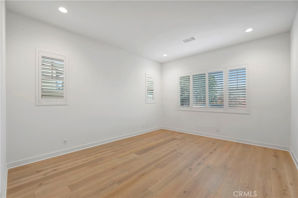 MLS #OC25258424 image #27