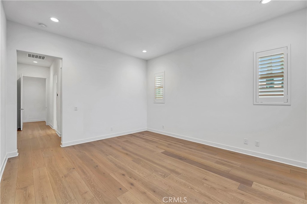 MLS #OC25258424 image #28