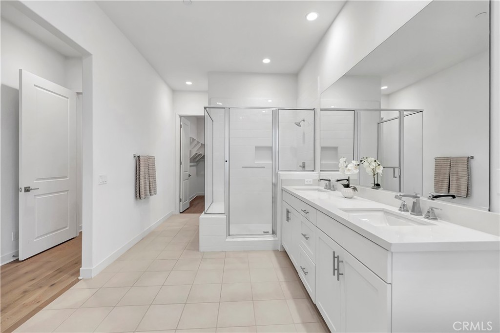 MLS #OC25258424 image #32