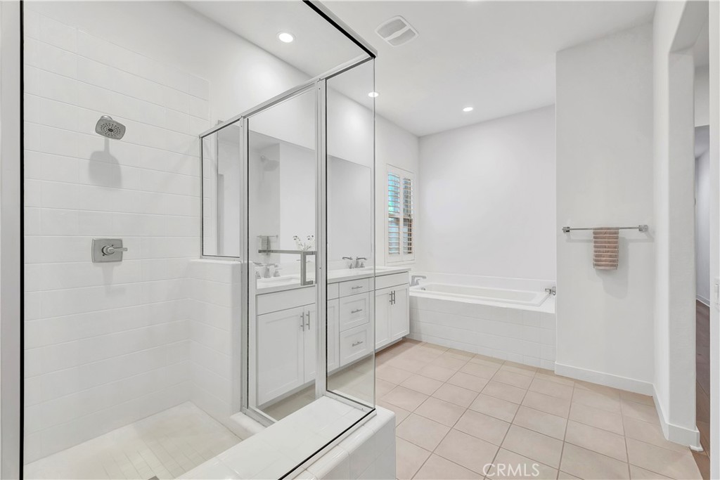 MLS #OC25258424 image #33