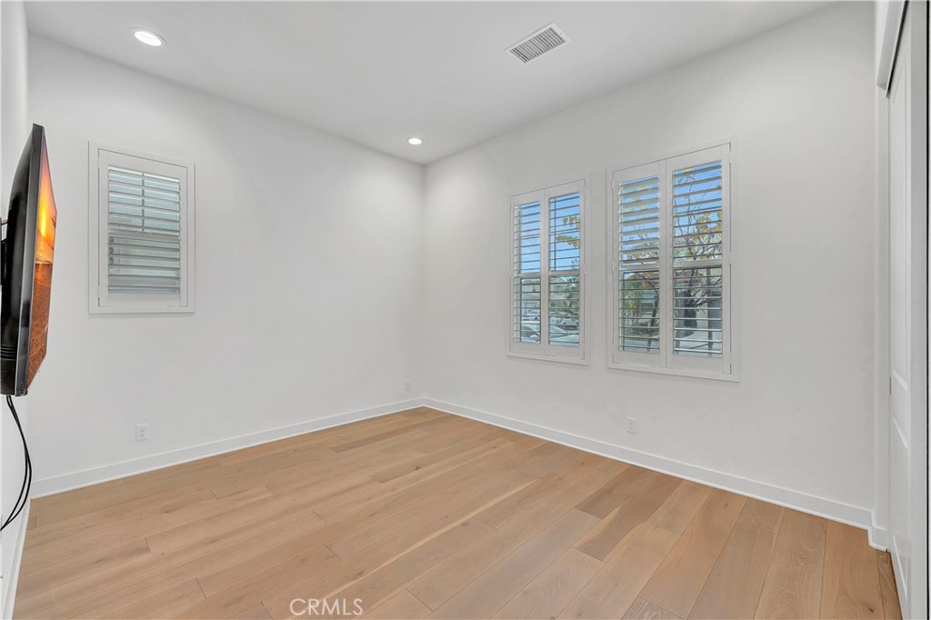 MLS #OC25258424 image #37