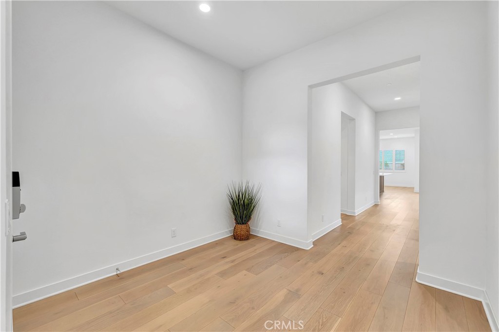 MLS #OC25258424 image #4