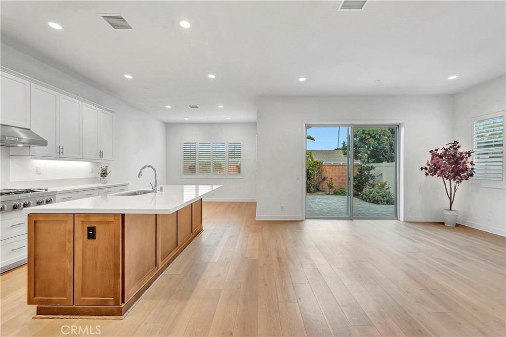 MLS #OC25258424 image #5