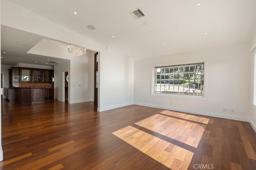 MLS #OC25258468 image #13