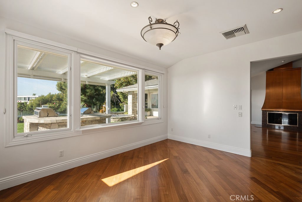 MLS #OC25258468 image #14