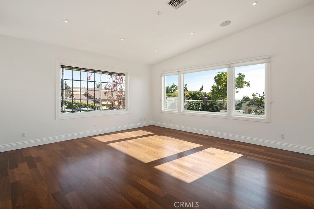 MLS #OC25258468 image #8