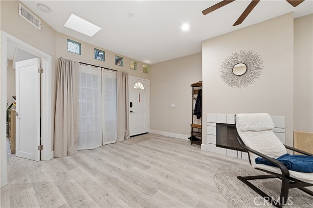 MLS #OC25258591 image #2