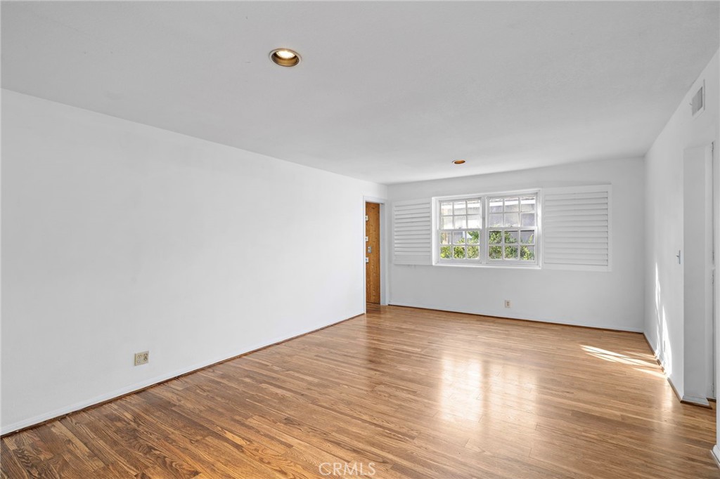 MLS #OC25258635 image #24