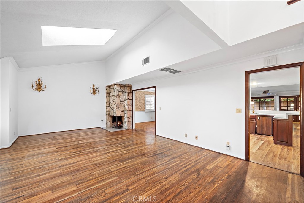 MLS #OC25258635 image #3