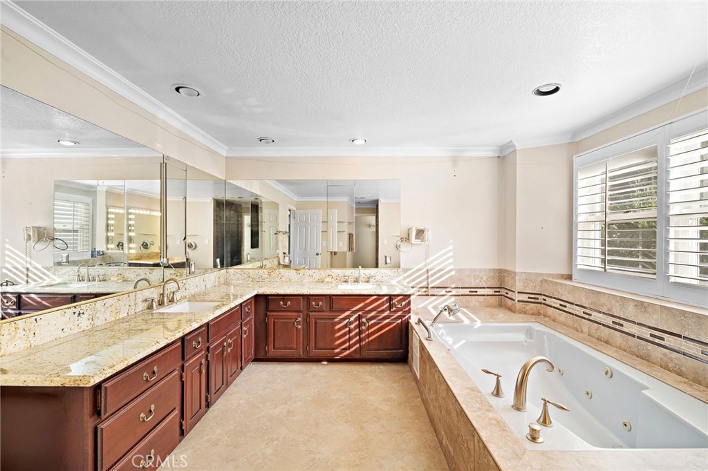 MLS #OC25258635 image #35