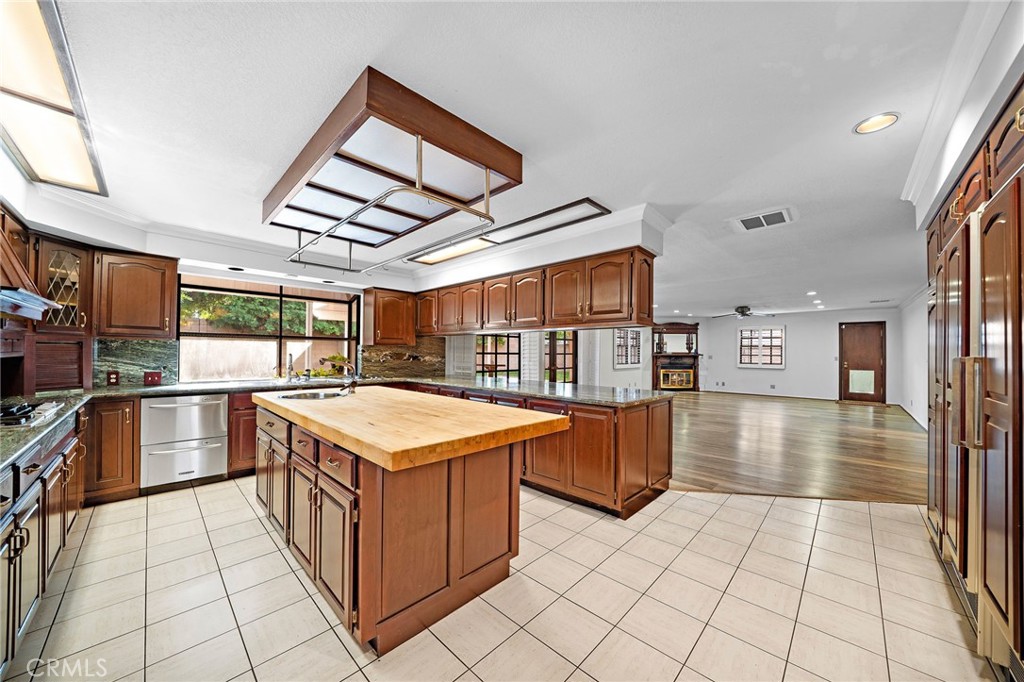 MLS #OC25258635 image #9