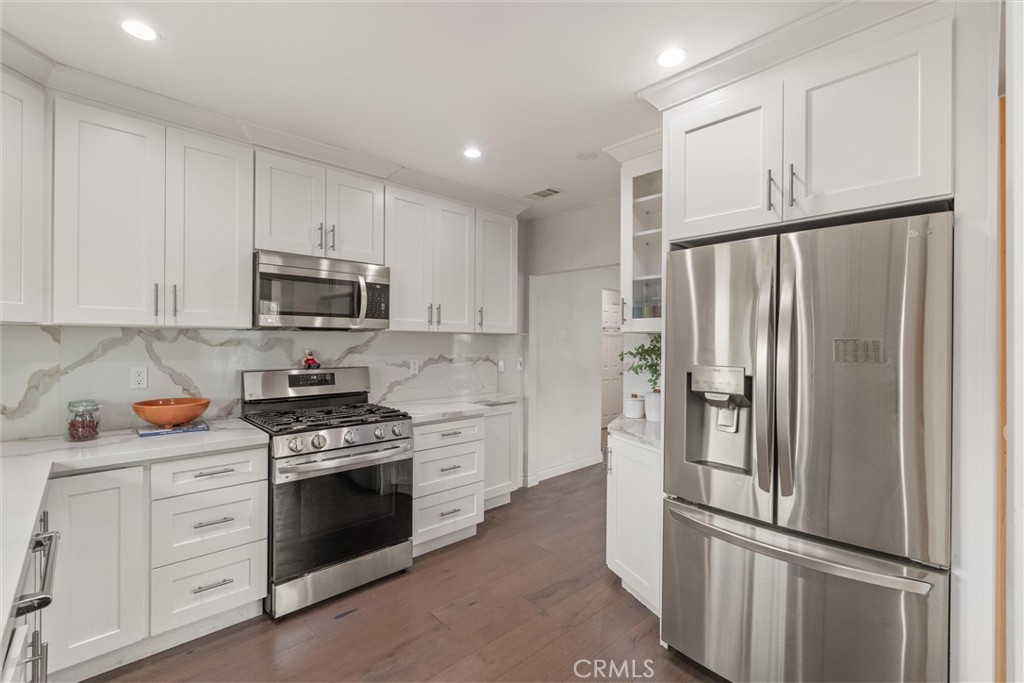 MLS #OC25258695 image #10