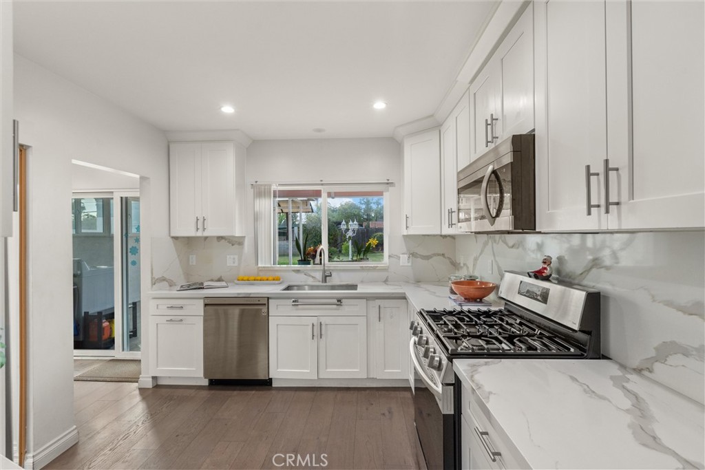 MLS #OC25258695 image #9