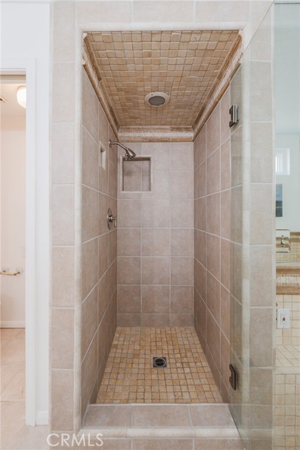 MLS #OC25258721 image #32