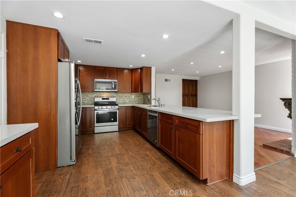 MLS #OC25258774 image #11