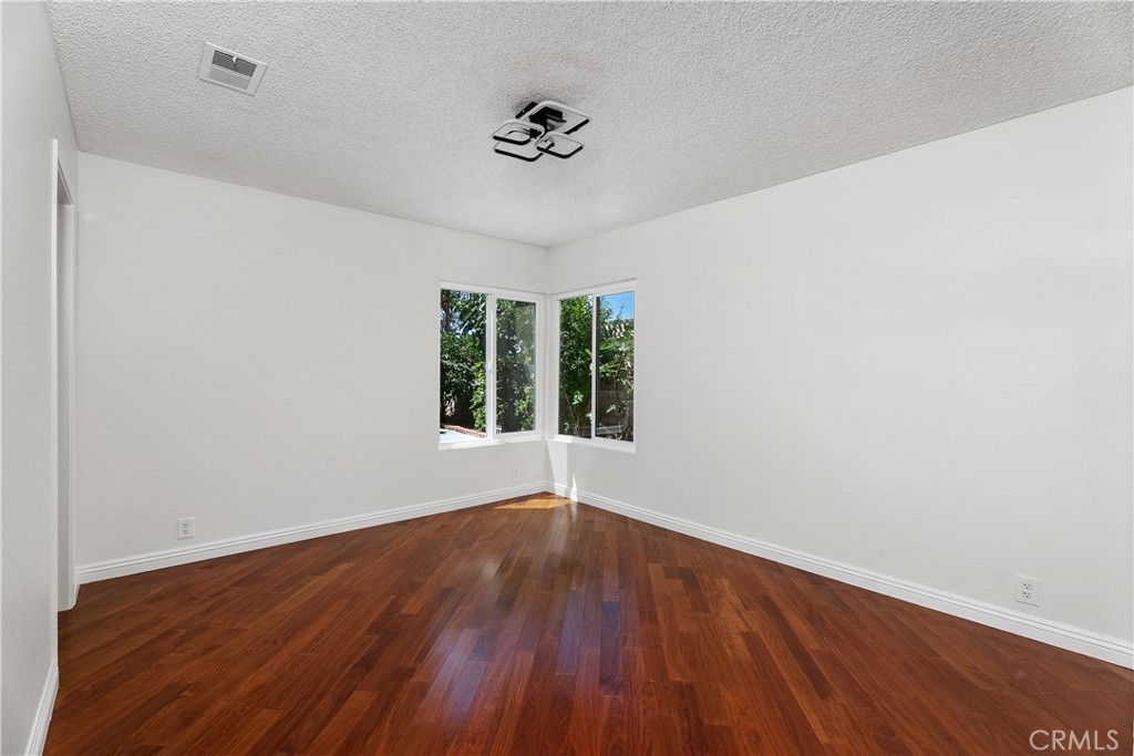 MLS #OC25258774 image #8