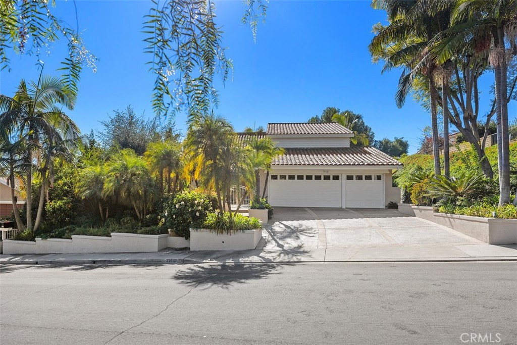 MLS #OC25258776 image #1