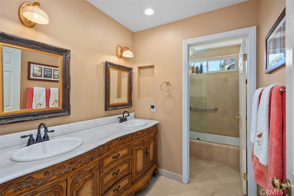 MLS #OC25258776 image #30