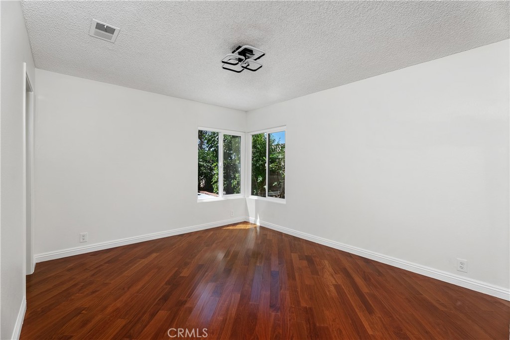 MLS #OC25258778 image #8