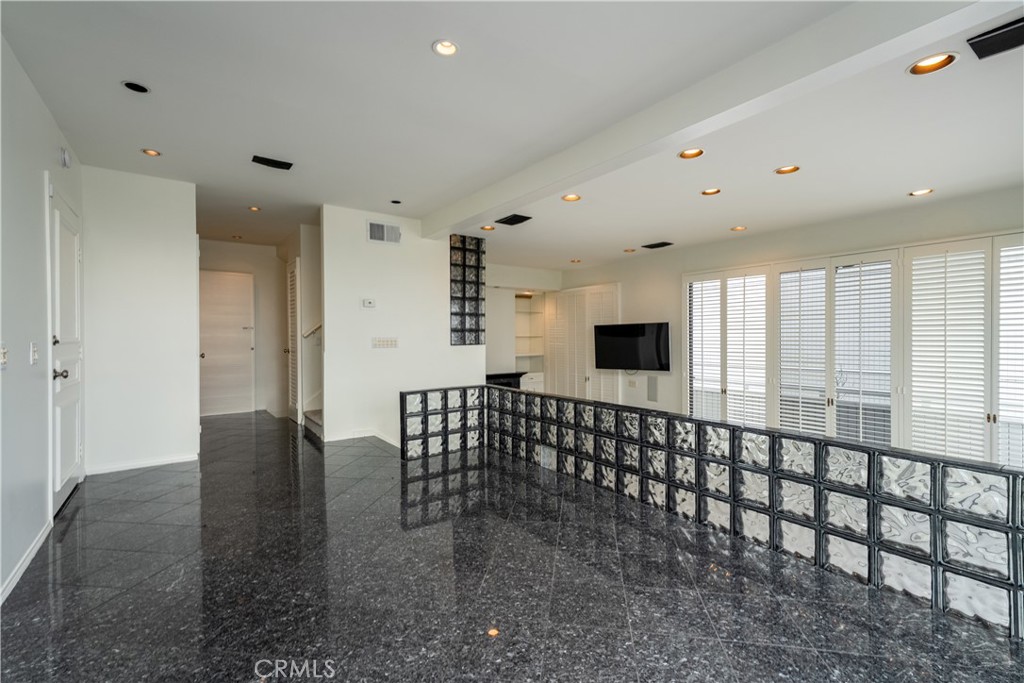 MLS #OC25258782 image #9