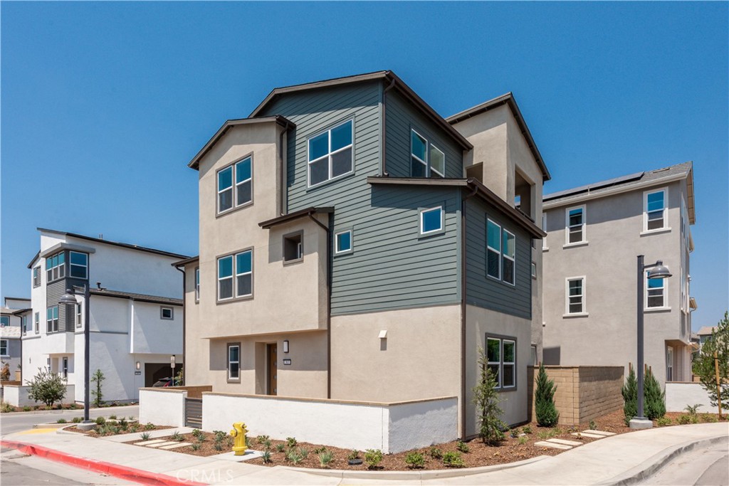 MLS #OC25258821 image #1