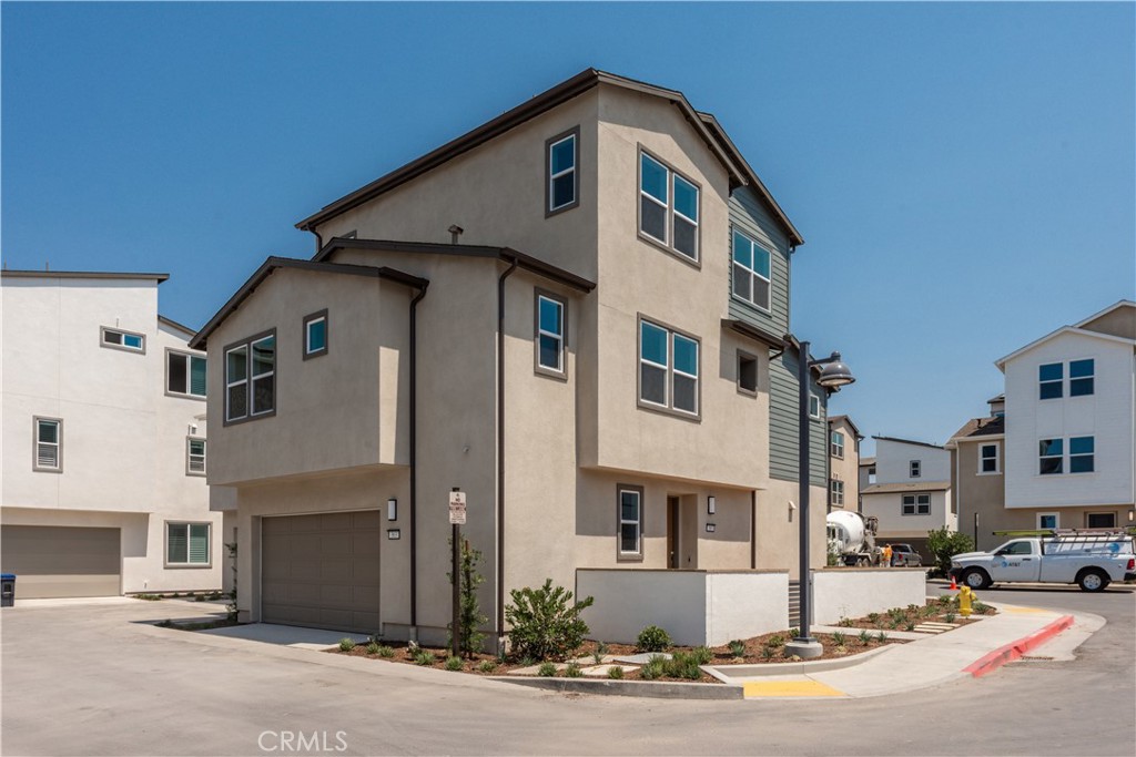 MLS #OC25258821 image #2