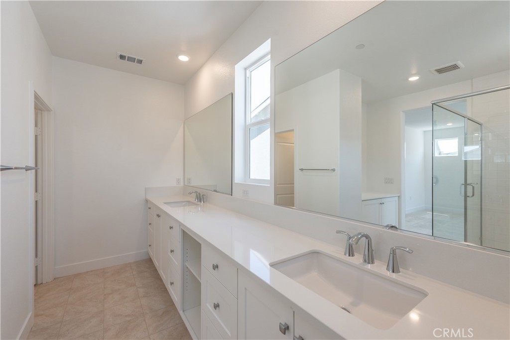 MLS #OC25258821 image #22