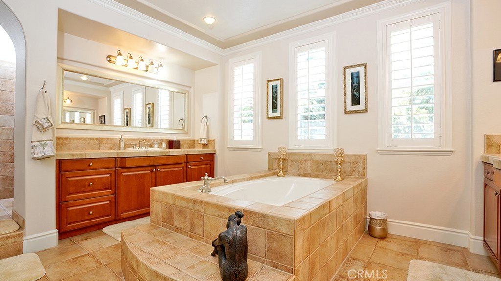 MLS #OC25258834 image #28