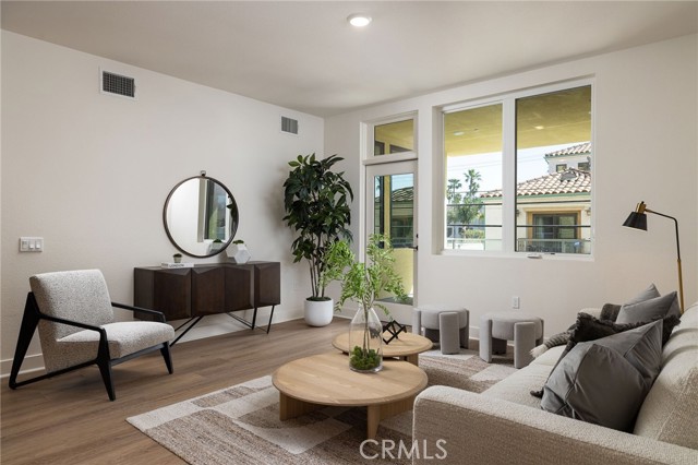 MLS #OC25258877 image #2