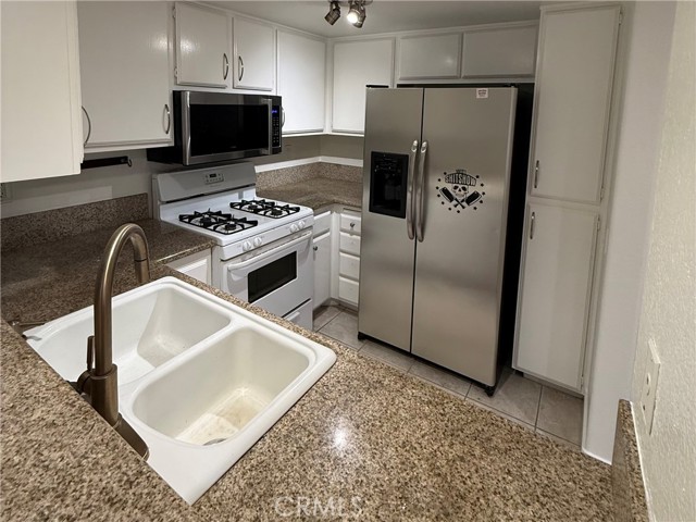 MLS #OC25258884 image #2