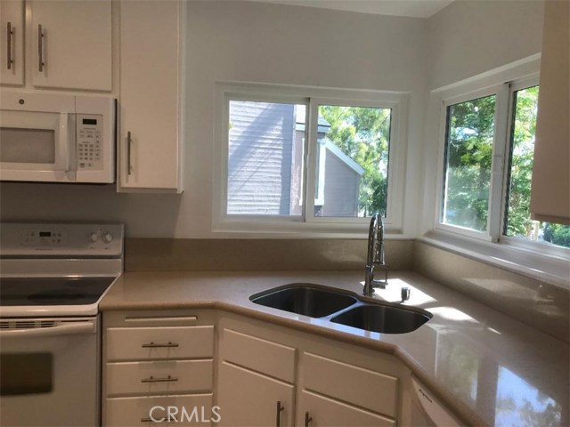 MLS #OC25258954 image #5