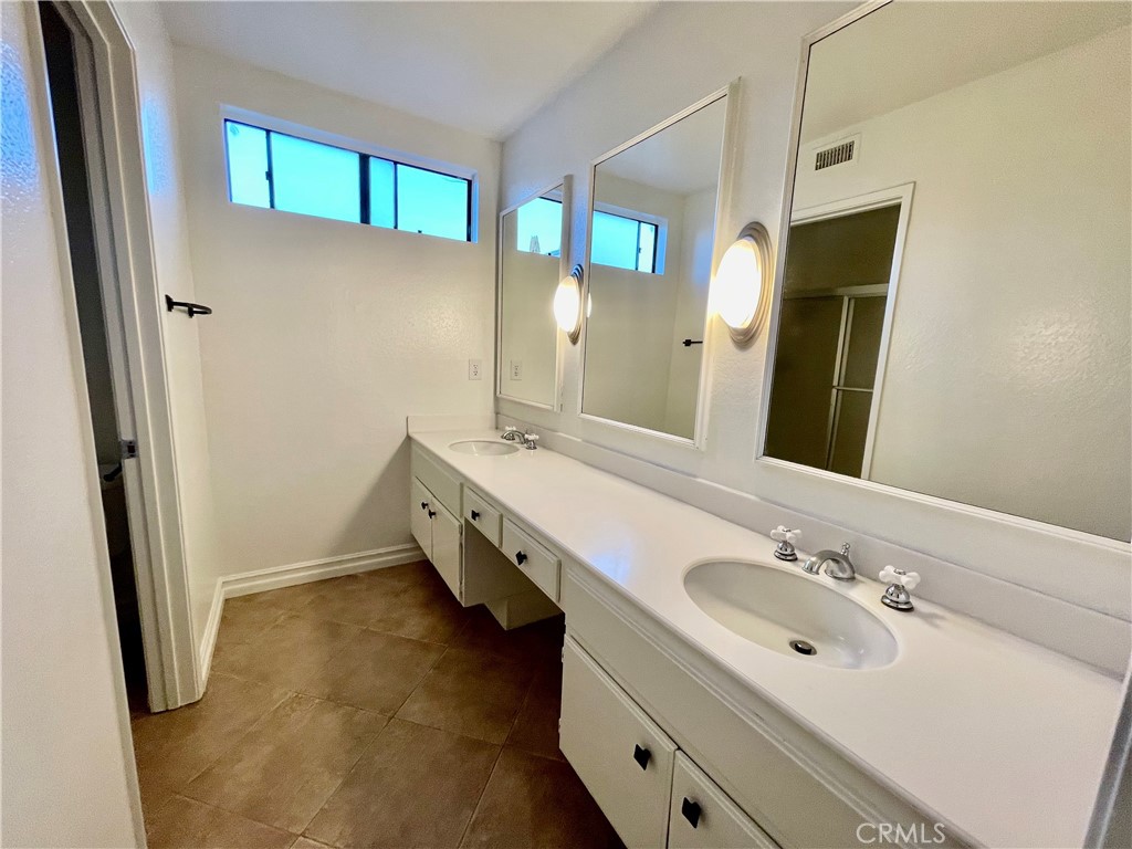 MLS #OC25259045 image #11