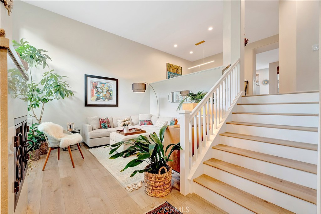 MLS #OC25259241 image #1