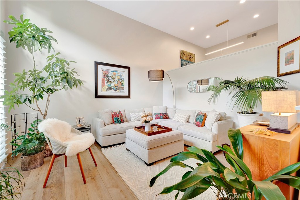 MLS #OC25259241 image #2