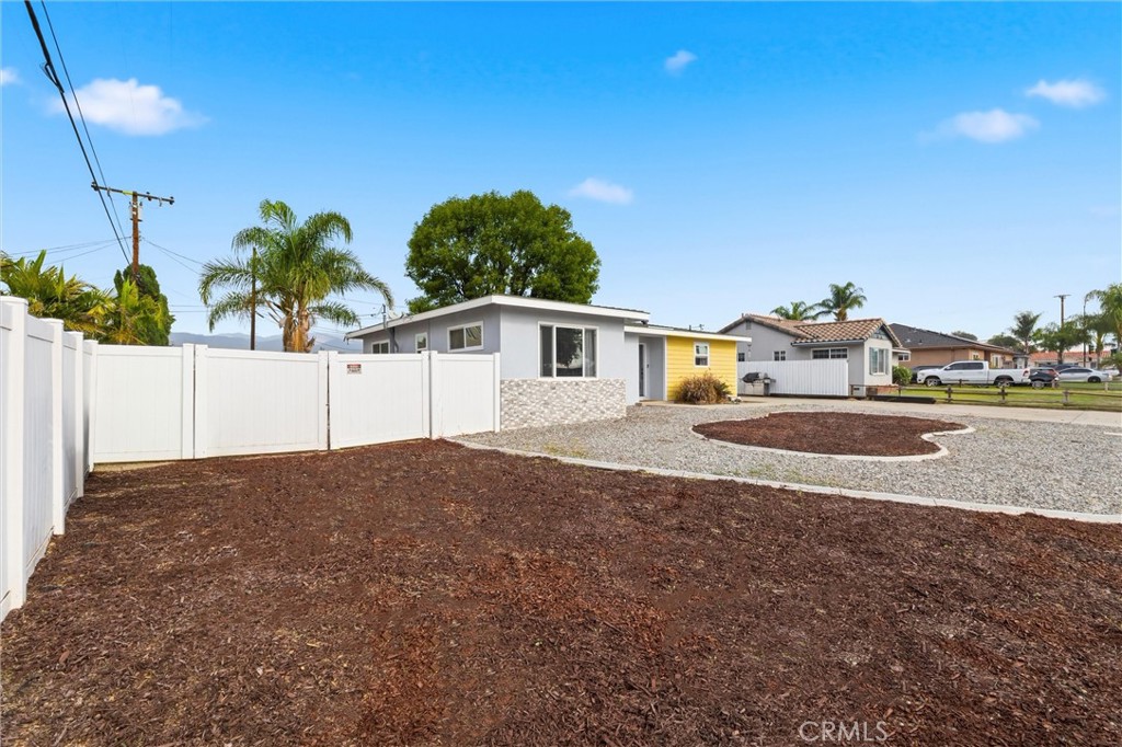 MLS #OC25259538 image #1