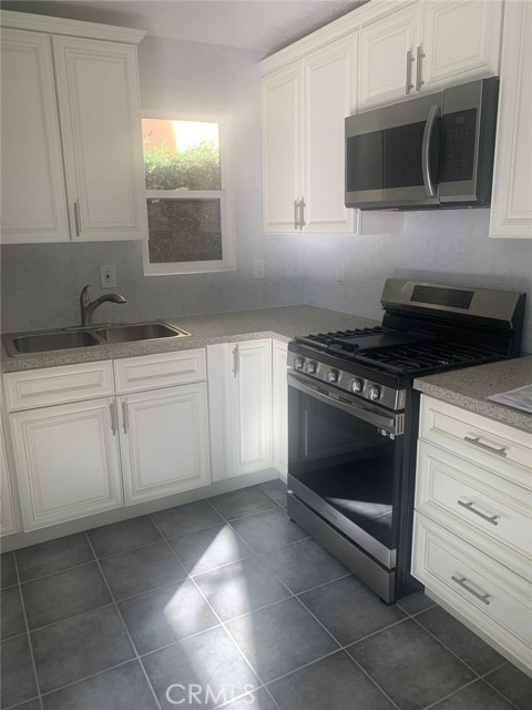 MLS #OC25259593 image #1