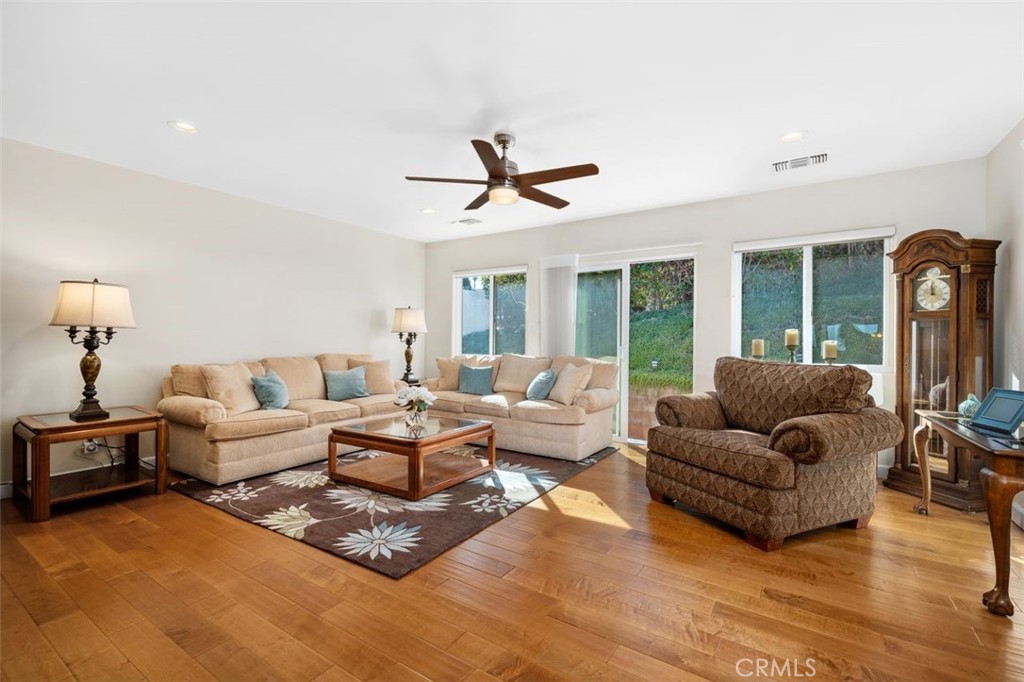 MLS #OC25259647 image #11