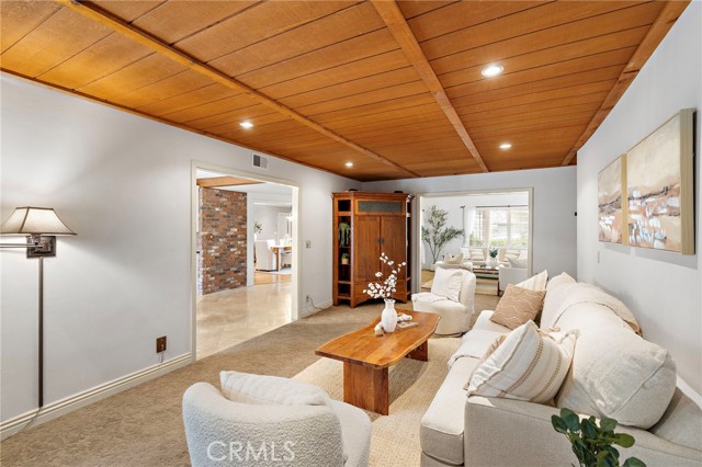 MLS #OC25259849 image #9