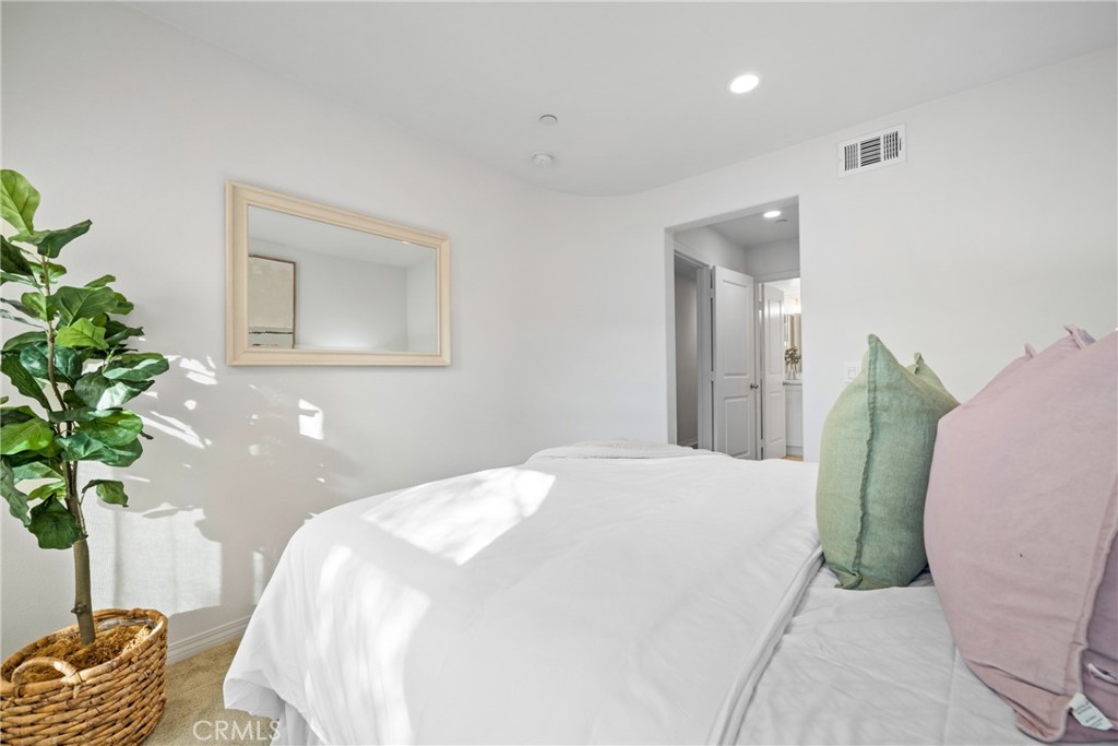 MLS #OC25259913 image #5