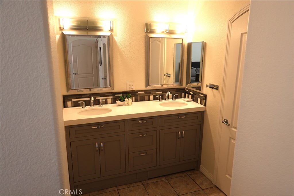 MLS #OC25259924 image #15