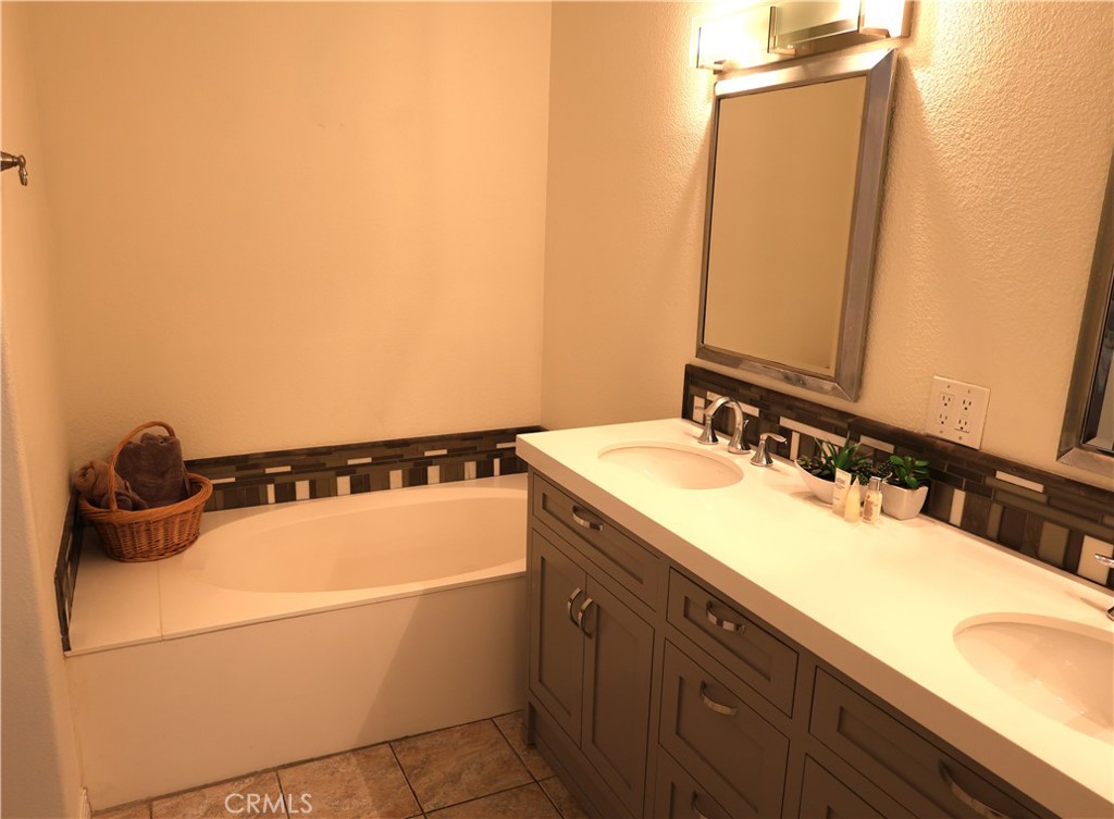 MLS #OC25259924 image #16