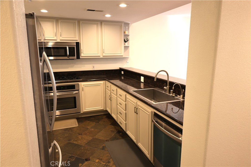 MLS #OC25259924 image #4