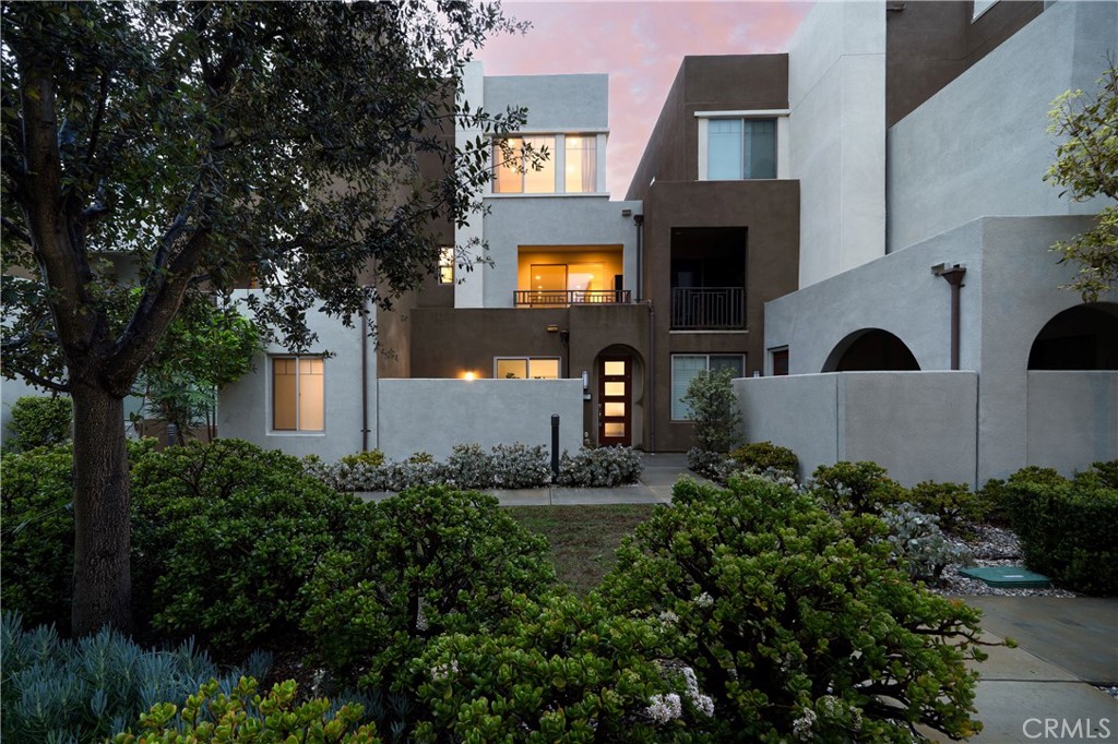 MLS #OC25260031 image #1