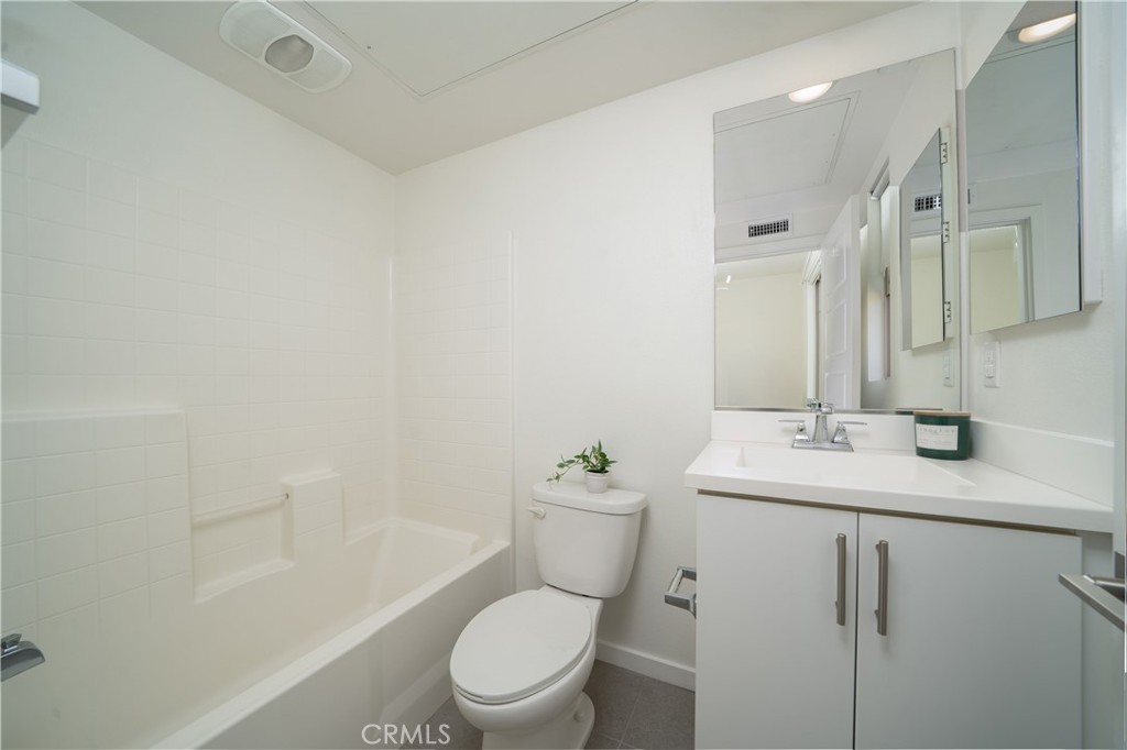 MLS #OC25260031 image #15