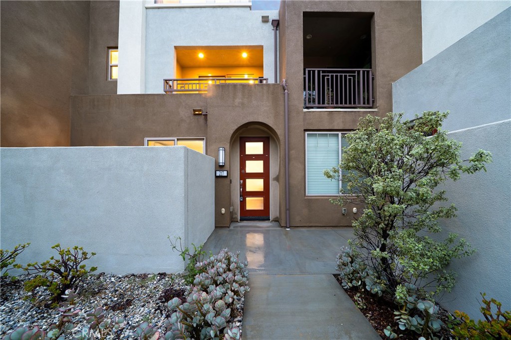 MLS #OC25260031 image #2