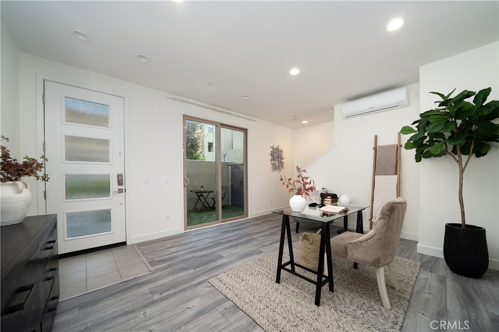 MLS #OC25260031 image #4