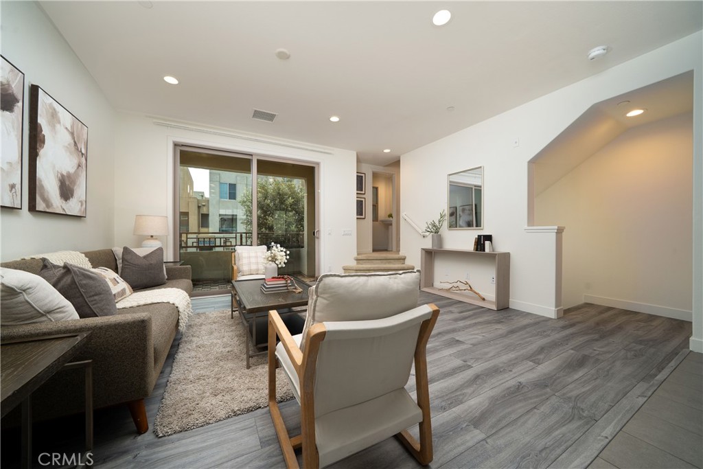 MLS #OC25260031 image #6