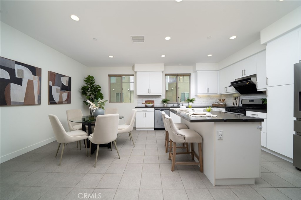 MLS #OC25260031 image #9