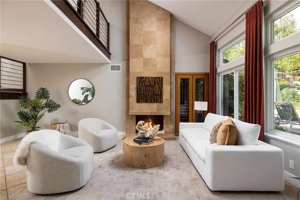 MLS #OC25260059 image #1