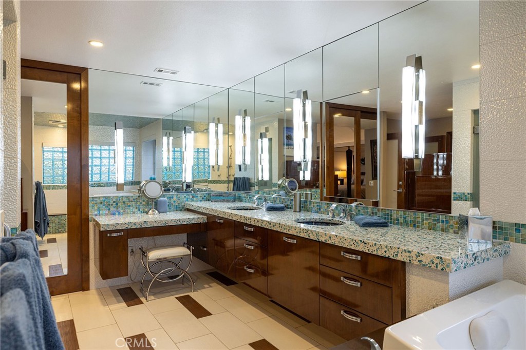 MLS #OC25260059 image #15